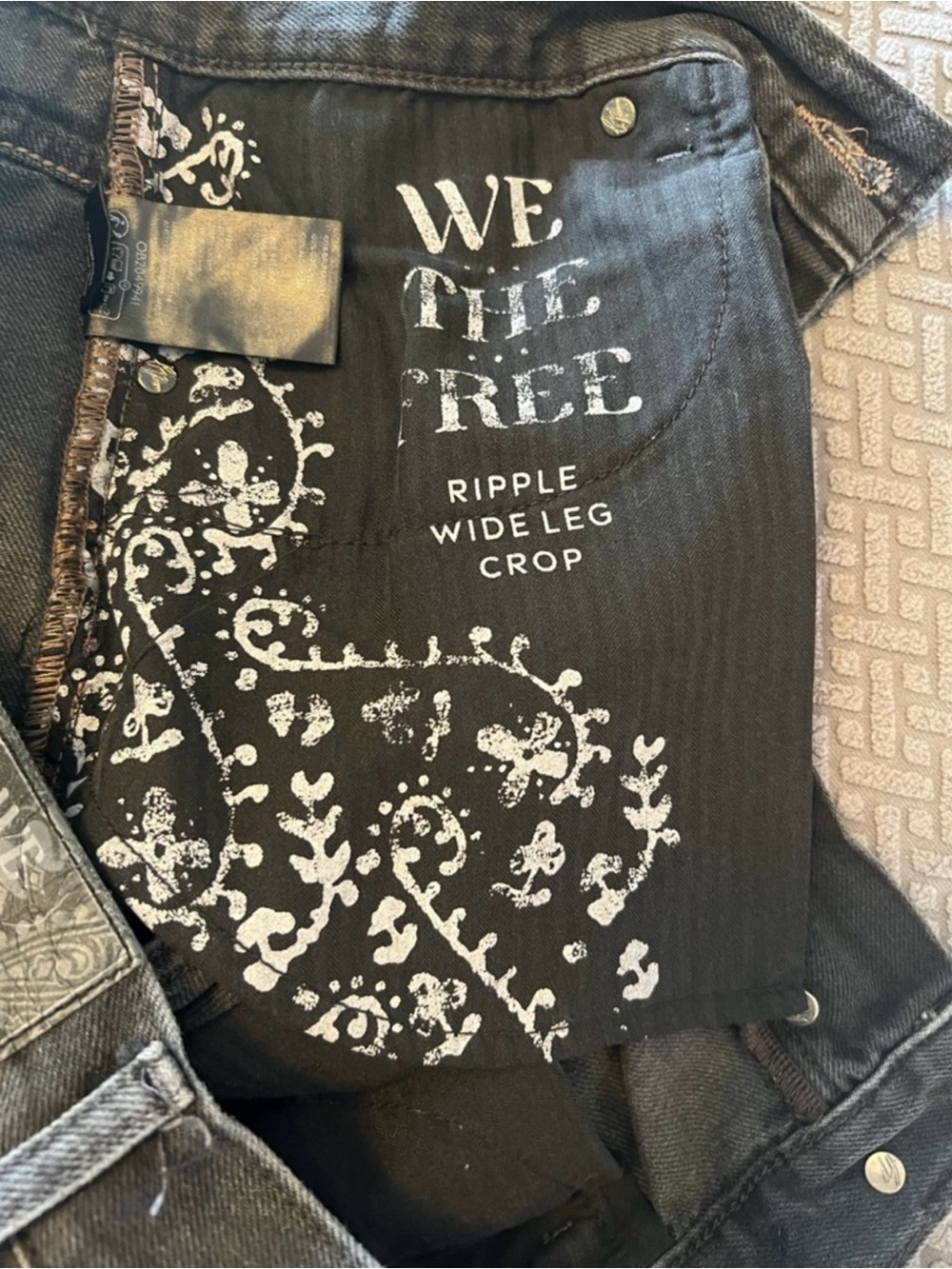 We the Free Ripple Wide Leg Crop
Jeans - Fade to Black - Size 30 - Picture 6 of 12
